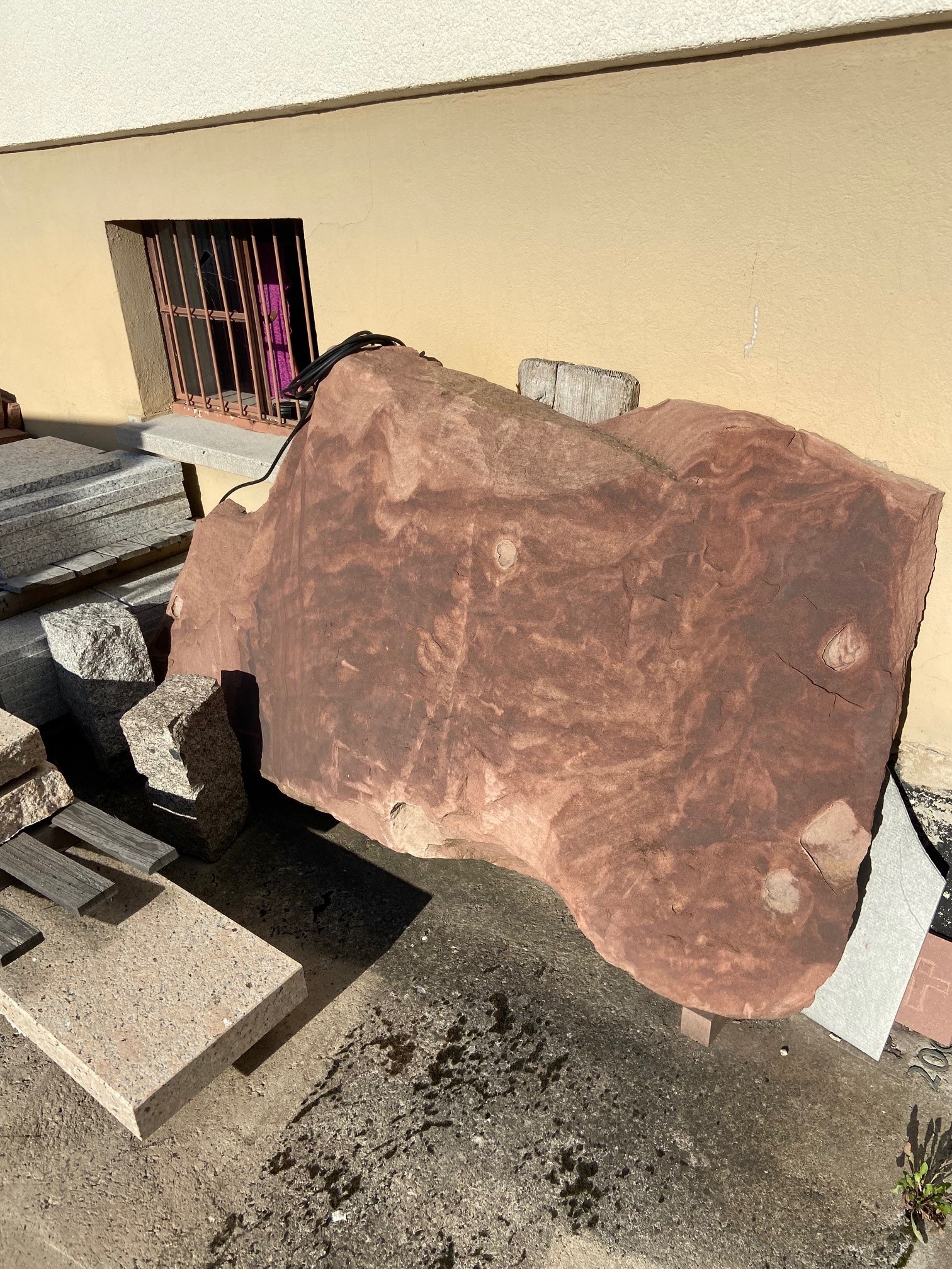 Krustenplatte aus Sandstein rot