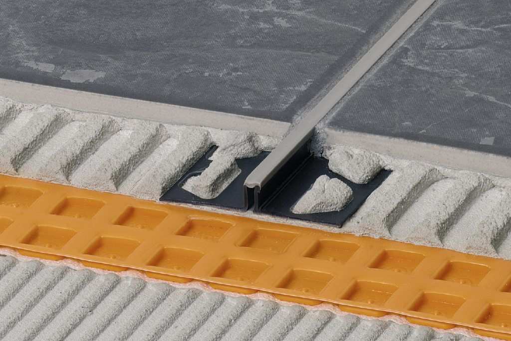 Schlüter DILEX-BWS Bewegungsfugenprofil mit Seitenteilen aus Hart-PVC-Regenerat